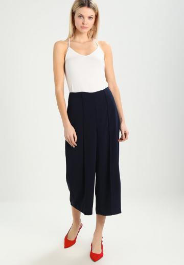 Топ на бретельках