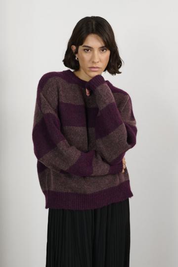 Пуловер в полоску