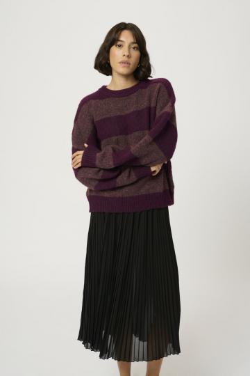 Пуловер в полоску