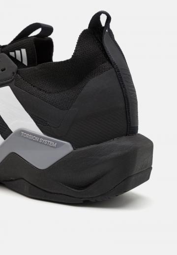 Тренировочные кроссовки