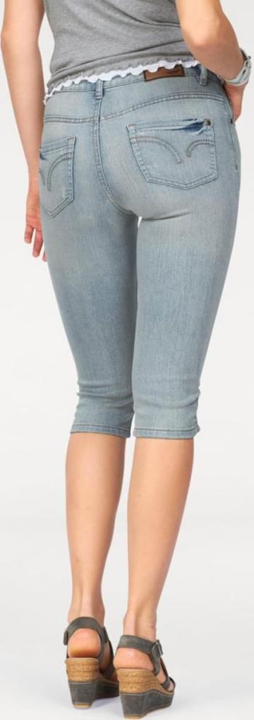 Джинсы капри