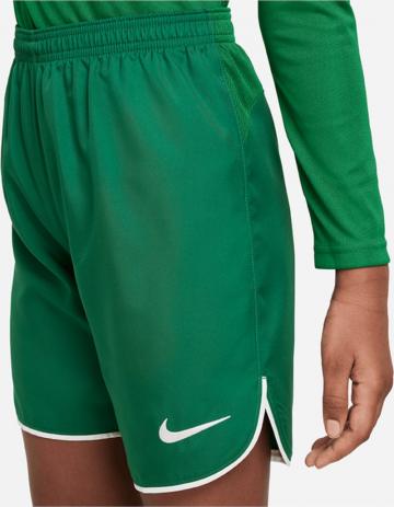 Спортивные шорты