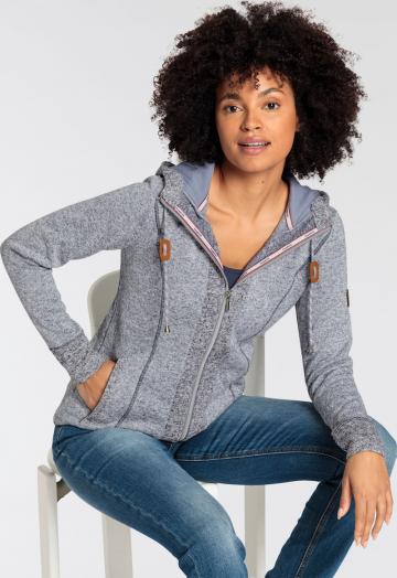 Вязаная кофта