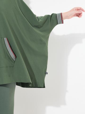 Свободная футболка