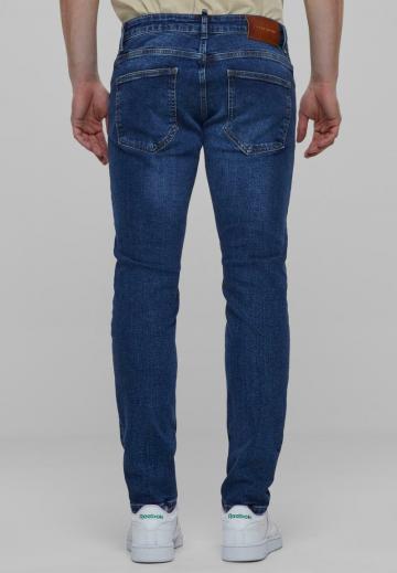 Узкие джинсы