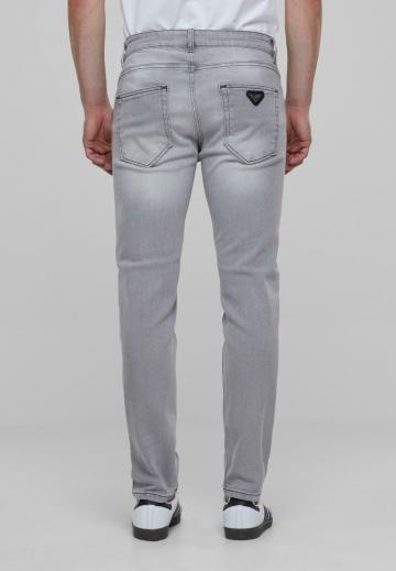 Узкие джинсы