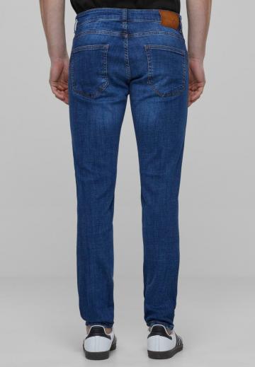 Узкие джинсы