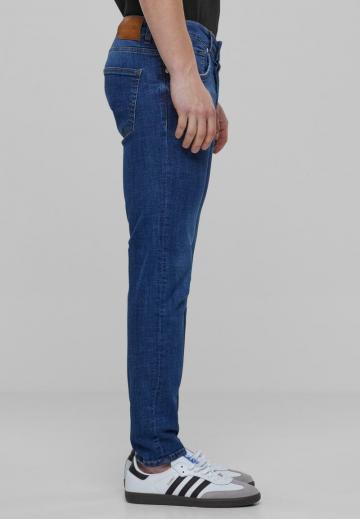 Узкие джинсы