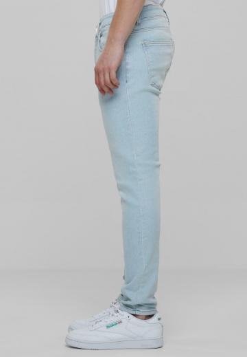 Узкие джинсы