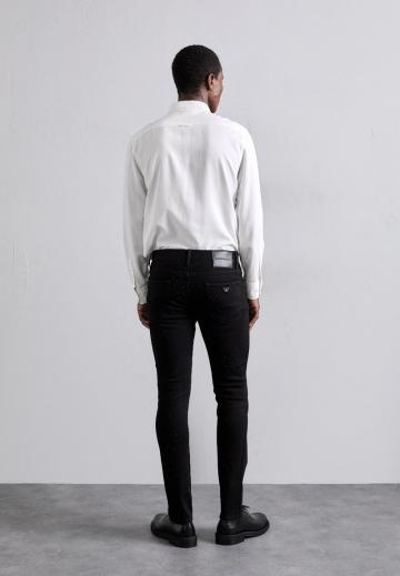 Узкие джинсы