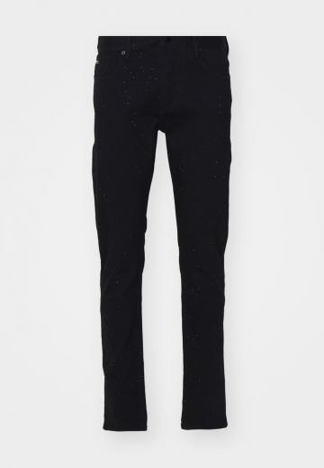 Узкие джинсы