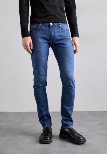 Узкие джинсы
