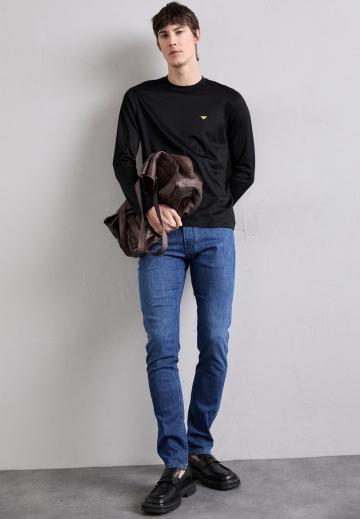 Узкие джинсы