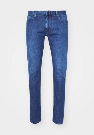 Узкие джинсы