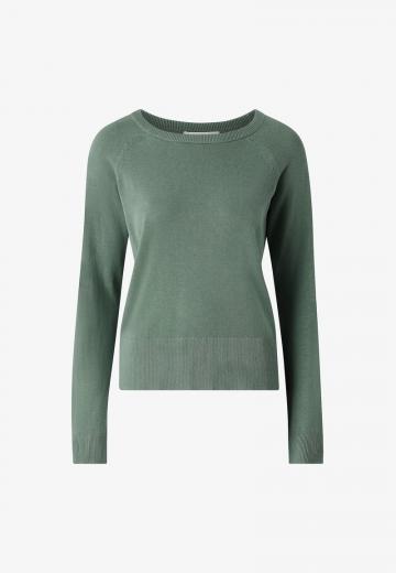 Пуловер в полоску