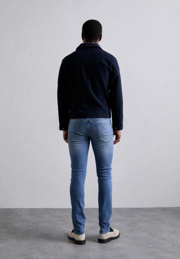 Узкие джинсы