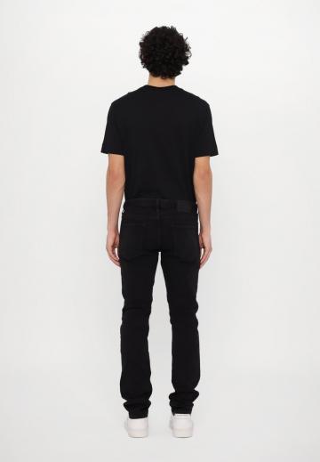 Узкие джинсы