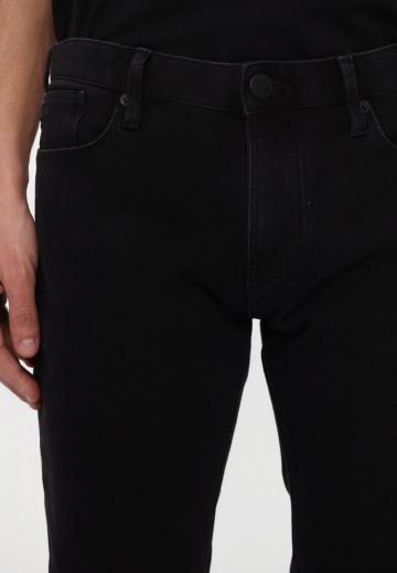 Узкие джинсы