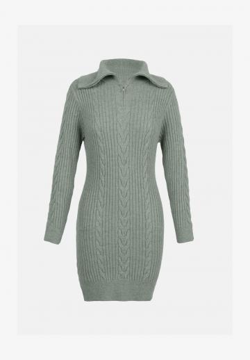 Вязаное платье