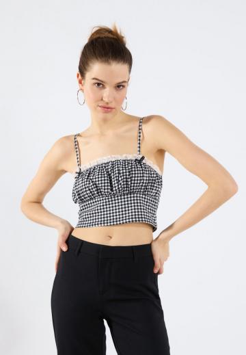 Топ на бретельках