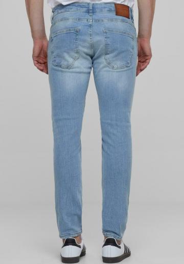 Узкие джинсы