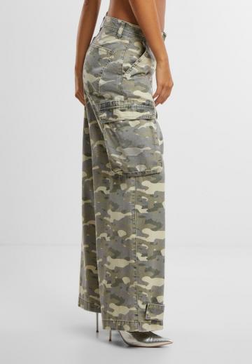 Брюки с накладными карманами