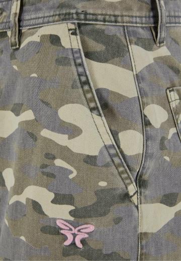 Брюки с накладными карманами