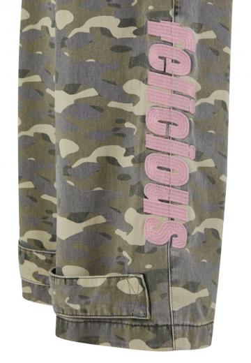 Брюки с накладными карманами