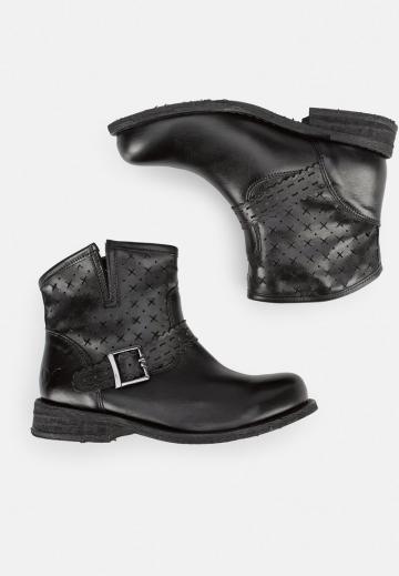 Широкие сапоги