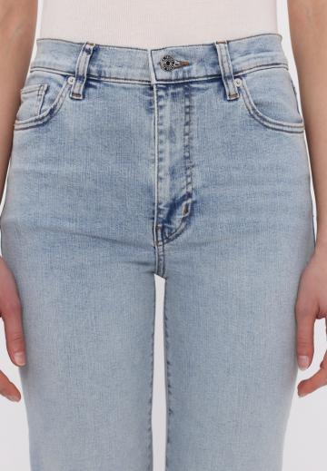 Короткие джинсы