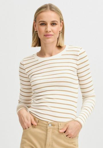 Пуловер в полоску