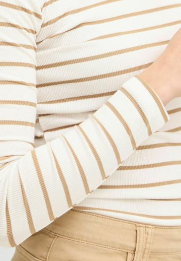 Пуловер в полоску