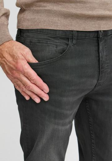 Узкие джинсы