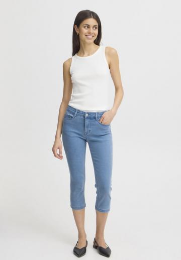 Короткие джинсы