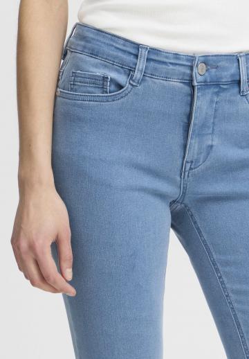 Короткие джинсы