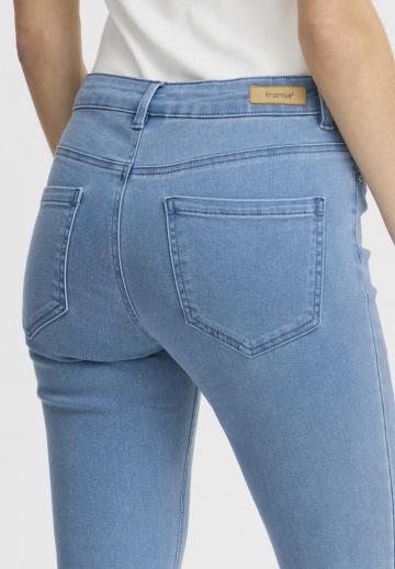 Короткие джинсы