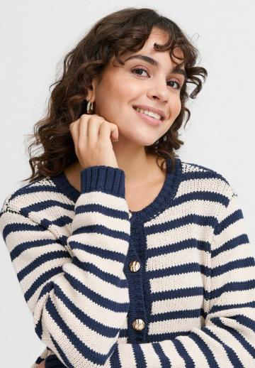 Вязаная кофта