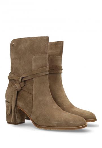 Полусапожки на высоком каблуке