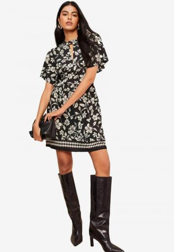 Короткое платье