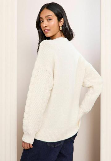 Пуловер с вырезом V