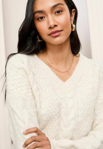 Пуловер с вырезом V