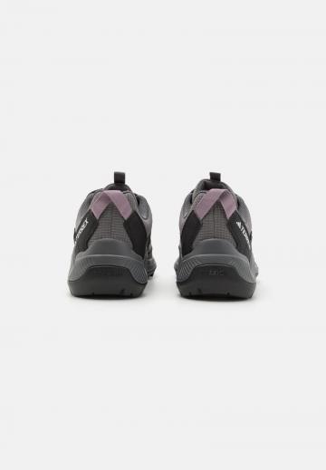 Походные ботинки