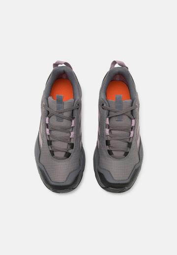 Походные ботинки