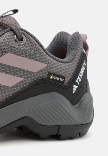 Походные ботинки