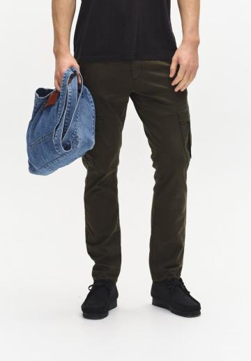 Брюки с накладными карманами