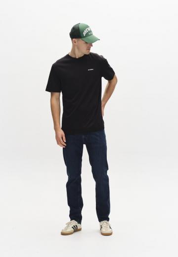 Узкие джинсы