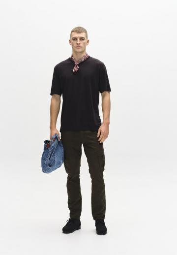 Брюки с накладными карманами