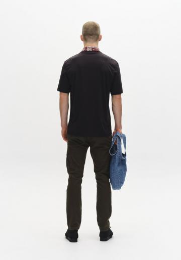 Брюки с накладными карманами