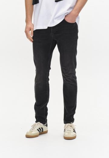 Узкие джинсы