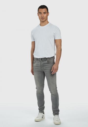 Узкие джинсы